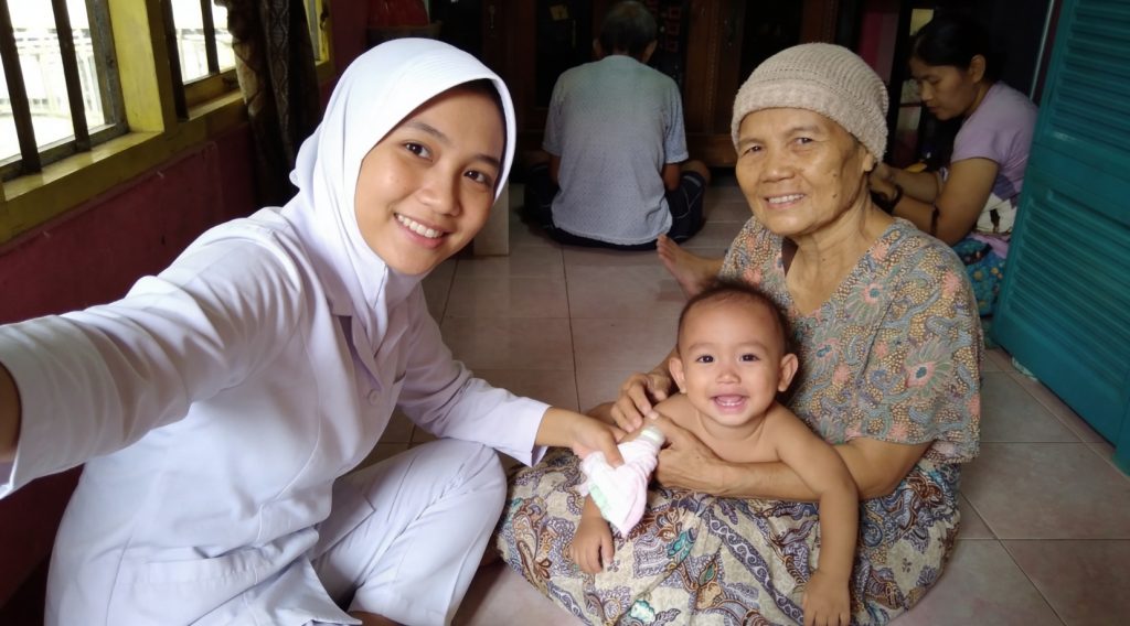 transformasi praktik tradisional menuju standar medis aman